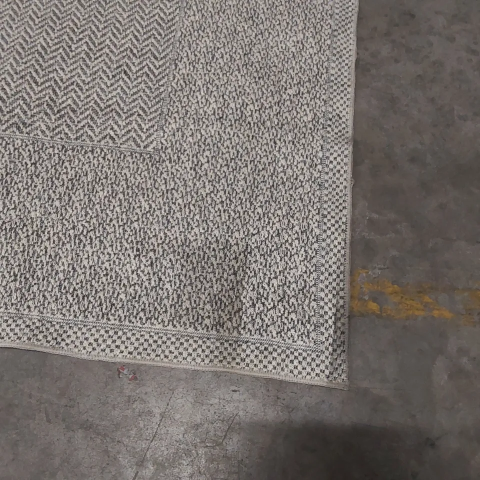 QUALITY DESIGNER AREA RUG - APPROXIMATELY 320 x 230cm
