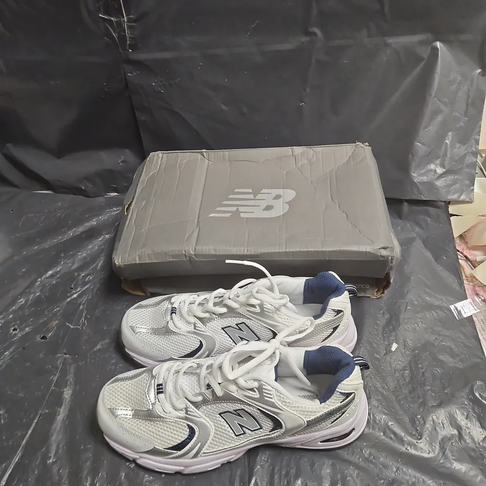 NEW BALANCE RUNNING SHOES – WHITE/GREY UK SIZE 8.5