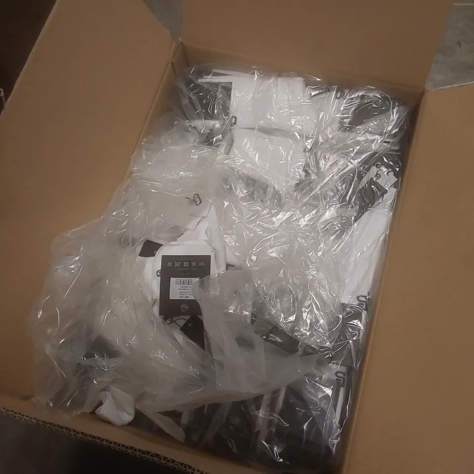 BOX TO CONTAIN A LARGE QUANTITY OF BRAND NEW PAIRS OF BISSINI CYCLING SOCKS - WHITE // SIZE: S-M // 1 PAIR PER PACK