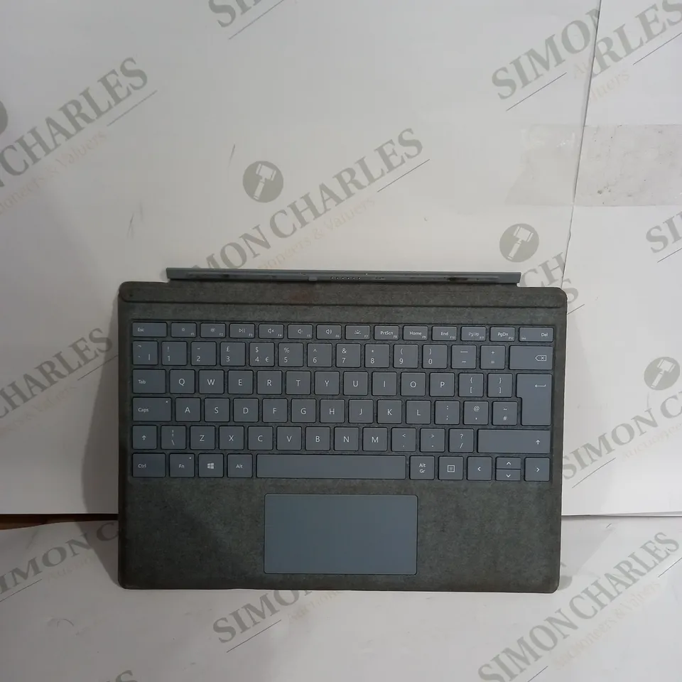 MICROSOFT SURFACE PRO SIGNATURE TYPE COVER