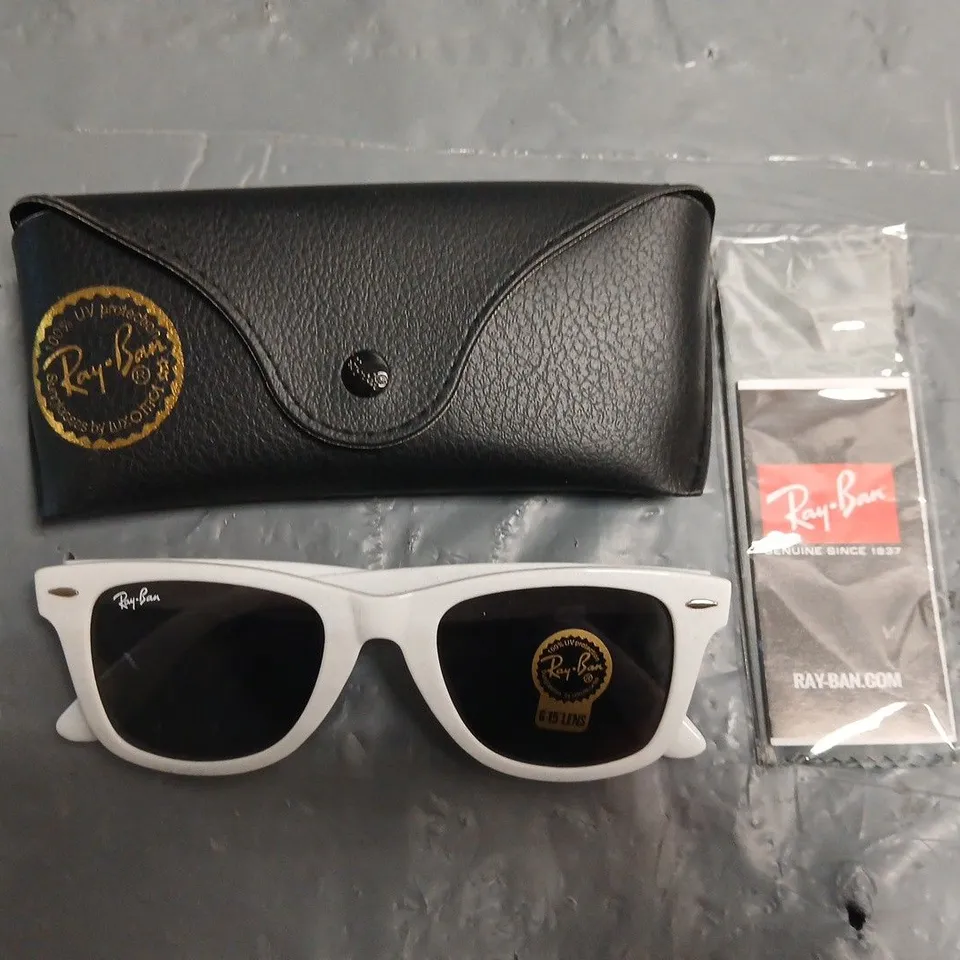 PAIR OF RAY BAN WHITE FRAMED GLASSES IN CARRY CASE