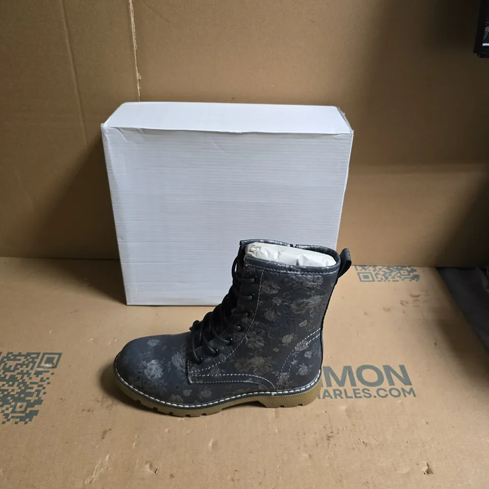 WOMEN'S BLACK FLORAL-PATTERN COMBAT BOOTS – LACE-UP, SIDE ZIP - UK SIZE 4 