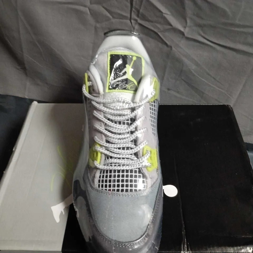 BOXED PAIR OF AIR JORDAN 4 RETRO SE SNEAKERS – GREY/NEON, UK 8.5 (US 9.5)