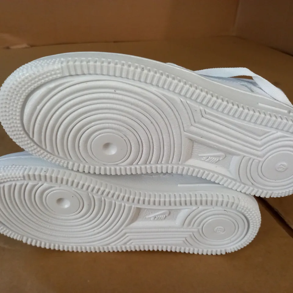 PAIR OF NIKE AIR FORCE 1 TRAINERS - UK 6