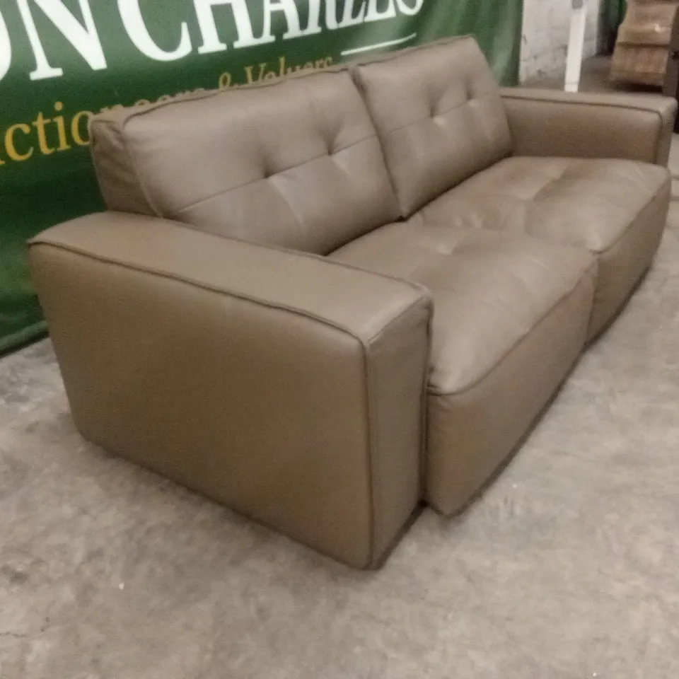 QUALITY DESIGNER ITALIAN MADE GRAVINA 3 SEATER LEATHER SOFA