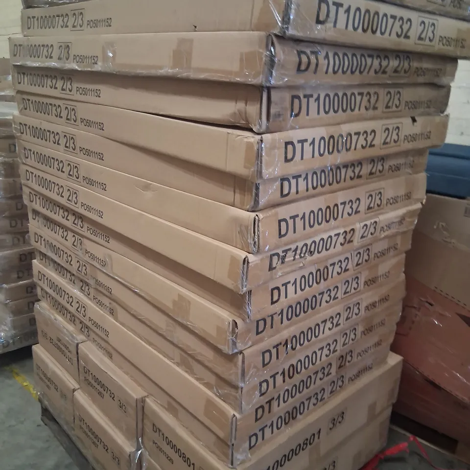 LARGE PALLET OF ASSORTED DINING TABLE PARTS