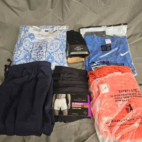 BOX OF APPROXIMATELY 20 ASSORTED CLOTHING ITEMS TO INCLUDE - TOPS - BOXERS - SOCKS - ETC