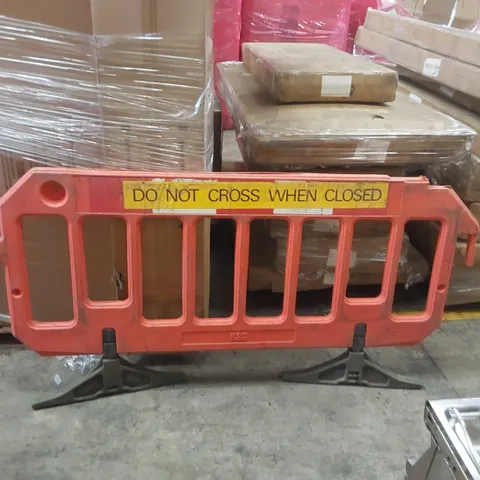 PLASTIC CROWD BARRIER 