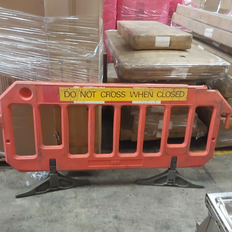 PLASTIC CROWD BARRIER 