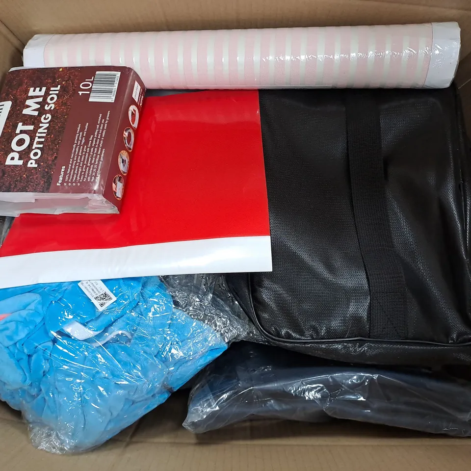 APPROXIMATELY 15 ASSORTED HOUSEHOLD ITEMS TO INCLUDE WALLPAPER, POTTING SOIL, FILE DISPLAY BOOK, ETC - COLLECTION ONLY