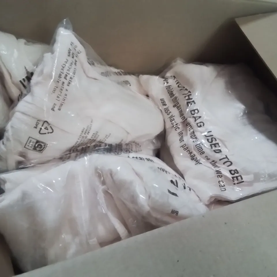 BOX CONTAINING APPROXIMATELY 22 BRAND NEW SIMPLY BEE ECRU CARDIGAN 