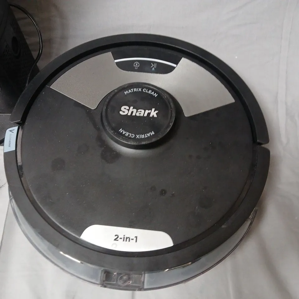 SHARK MATRIX PLUS 2-IN-1 MOP VACUUM ROBOT – BOXED