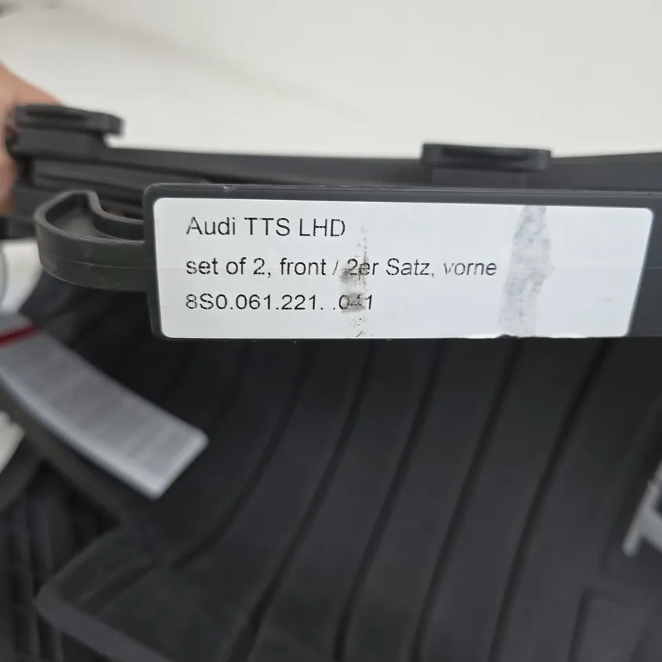 AUDI TTS LHD FRONT – SET OF 2, PART 8S0.061.221.04