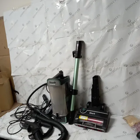 BOXED SHARK STRATOS UPRIGHT VACUUM CLEANER WITH PET-TOOL & CAR KIT NZ860UK