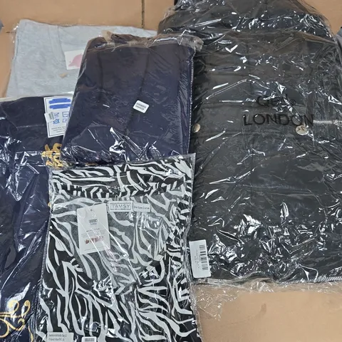 APPROXIMATELY 15 ASSORTED CLOTHING ITEMS IN VARIOUS SIZES, STYLES & COLOURS TO INCLUDE BRANDS SUCH AS TAMSY, QED LONDON, MISUMI, ETC - COLLECTION ONLY