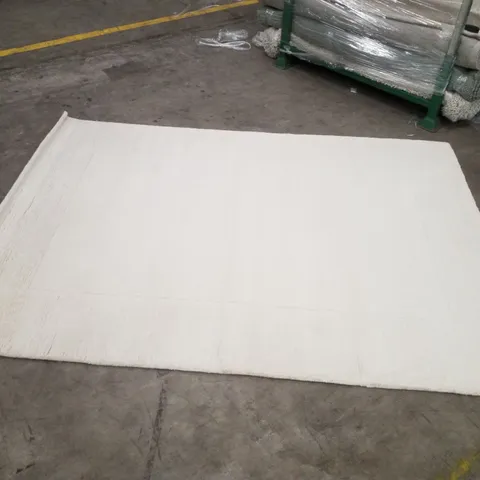 QUALITY DESIGNER AREA RUG    - APPROXIMATELY 226X162CM