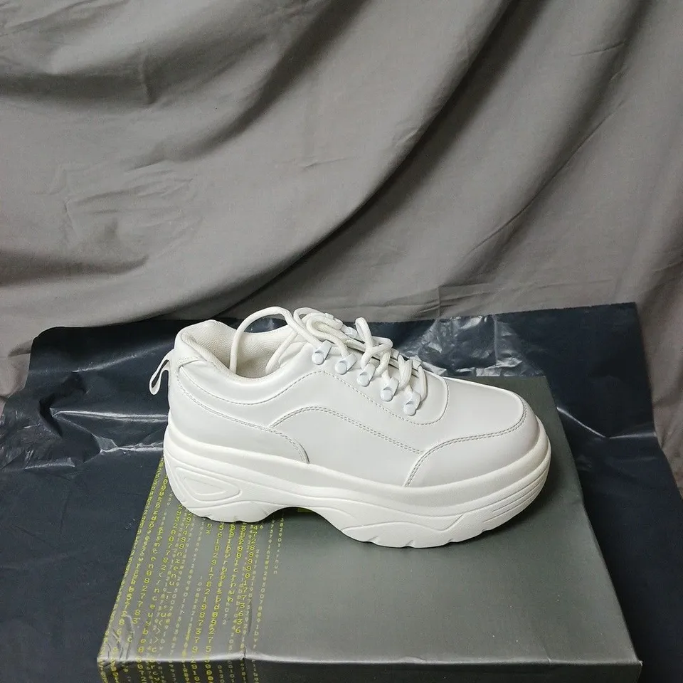 KOI JENNIE STRIKER WHITE CHUNKY BUBBLE TRAINERS WHITE BOXED SIZE 5