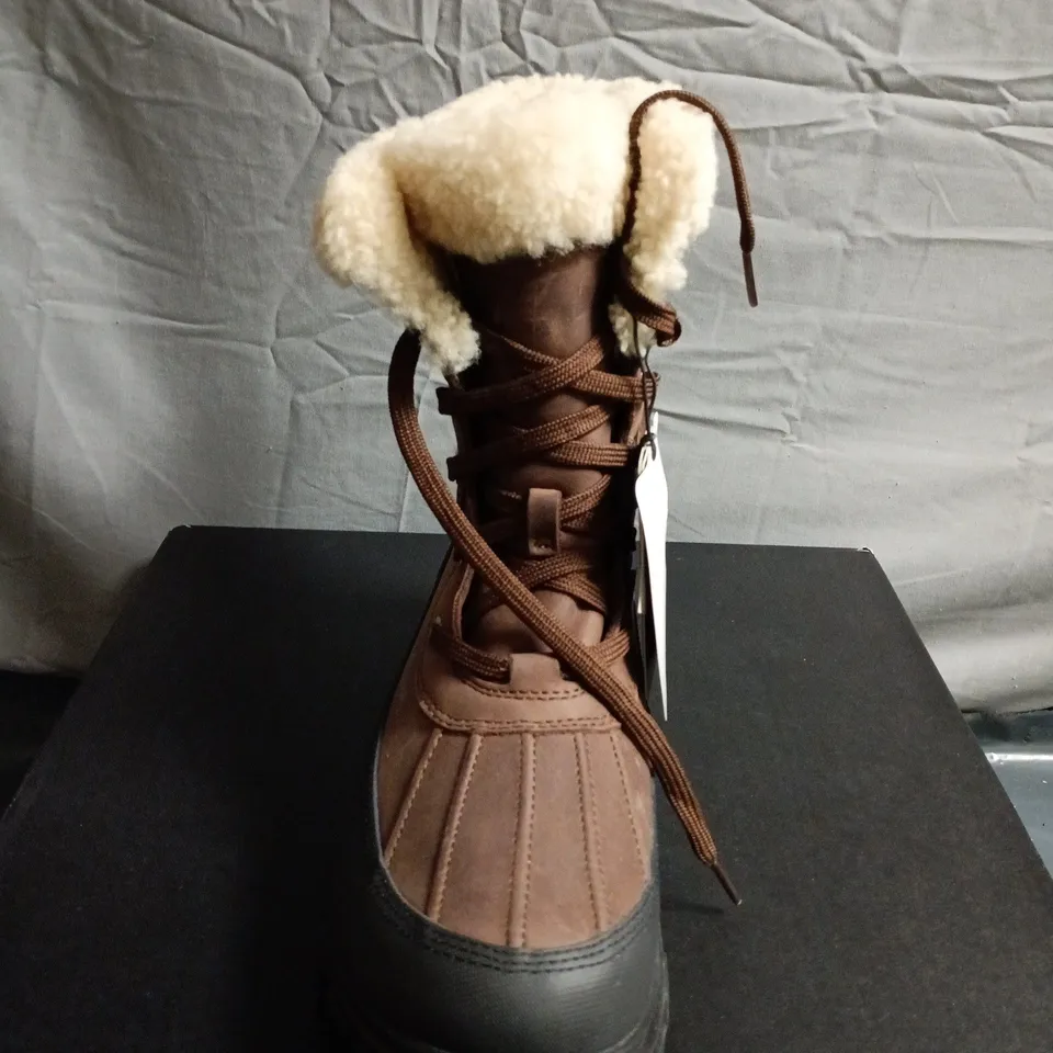 BOXED PAIR OF SOREL CARIBOU WINTER BOOTS – UK SIZE 8