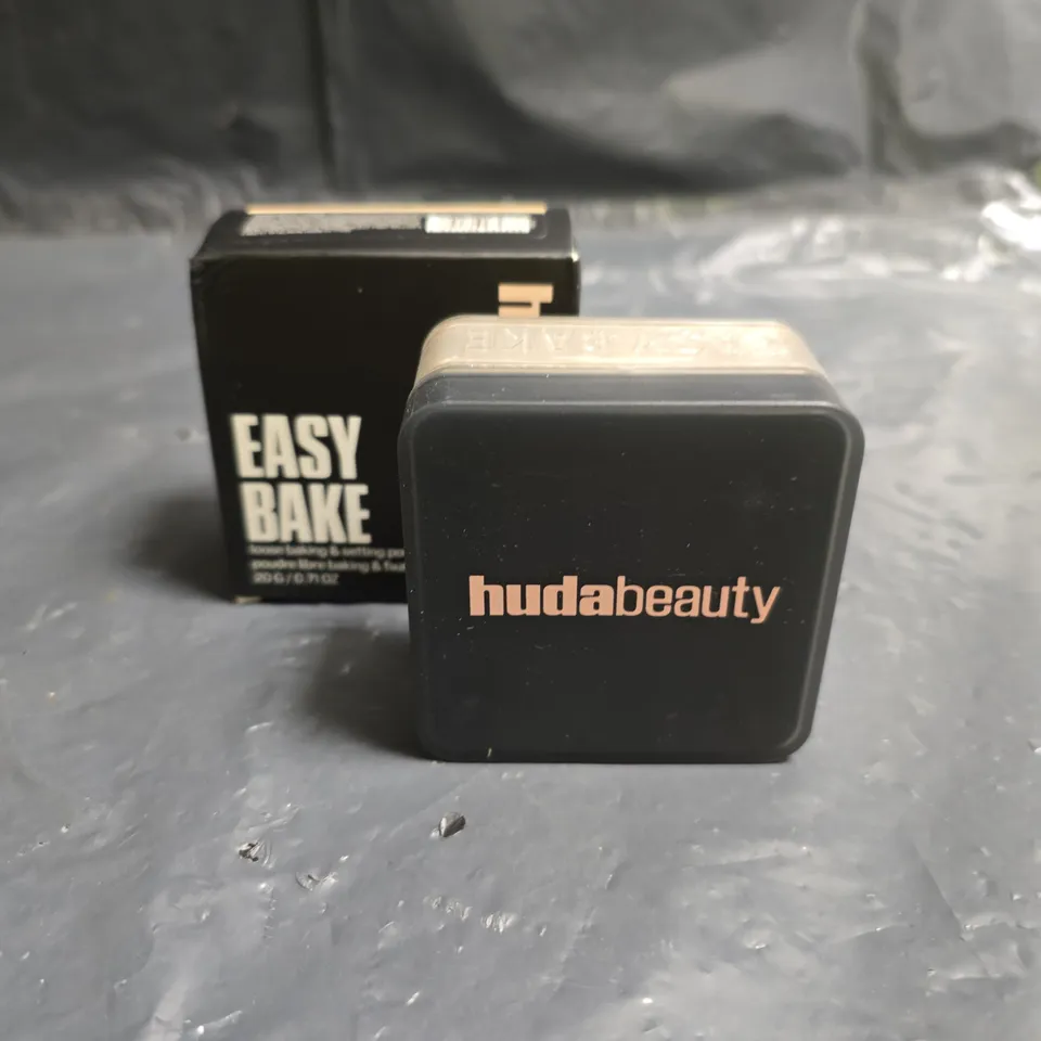 HUDA BEAUTY EASY BAKE LOOSE SETTING POWDER – BANANA BREAD
