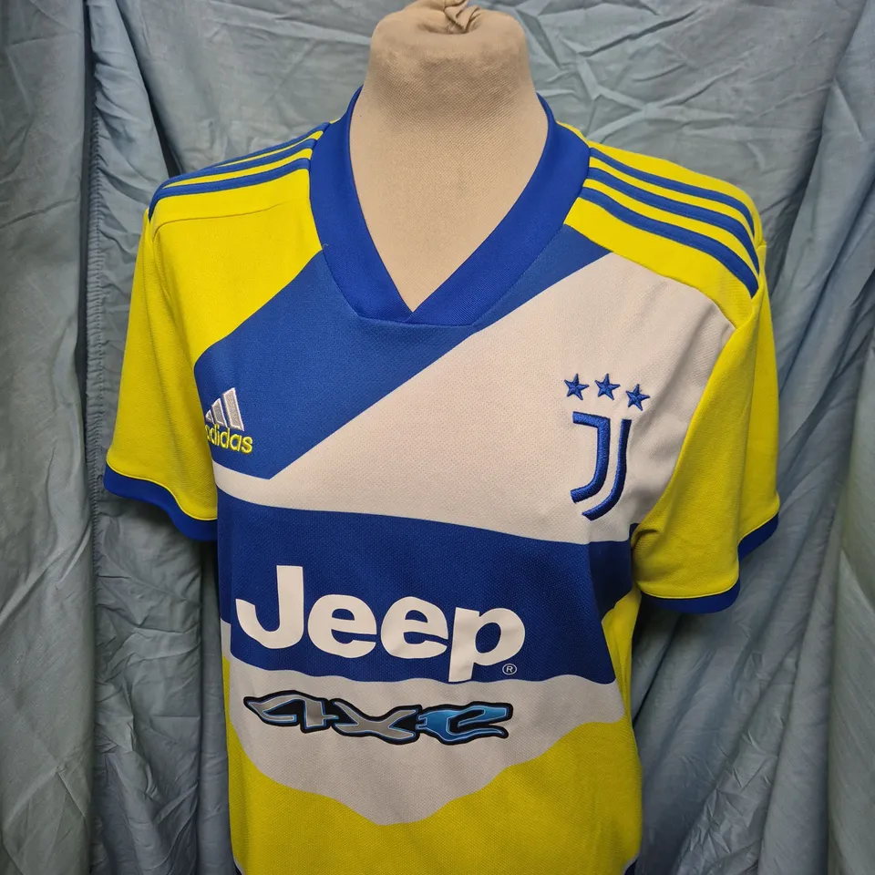 JUVENTUS FC AWAY SHIRT – SIZE M