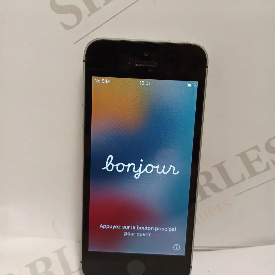 APPLE IPHONE SE (1ST GENERATION) - SILVER 