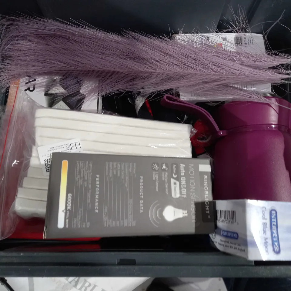 APPROX 15 HOUSEHOLD ITEMS TO INCLUDE THERMOS, LIGHT BULBS, OIL FILTER STRAP WRENCH