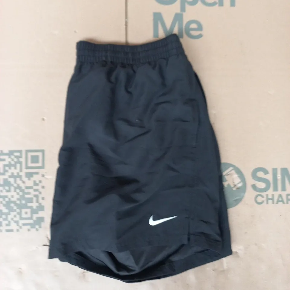 NIKE SHORTS IN BLACK SIZE XL