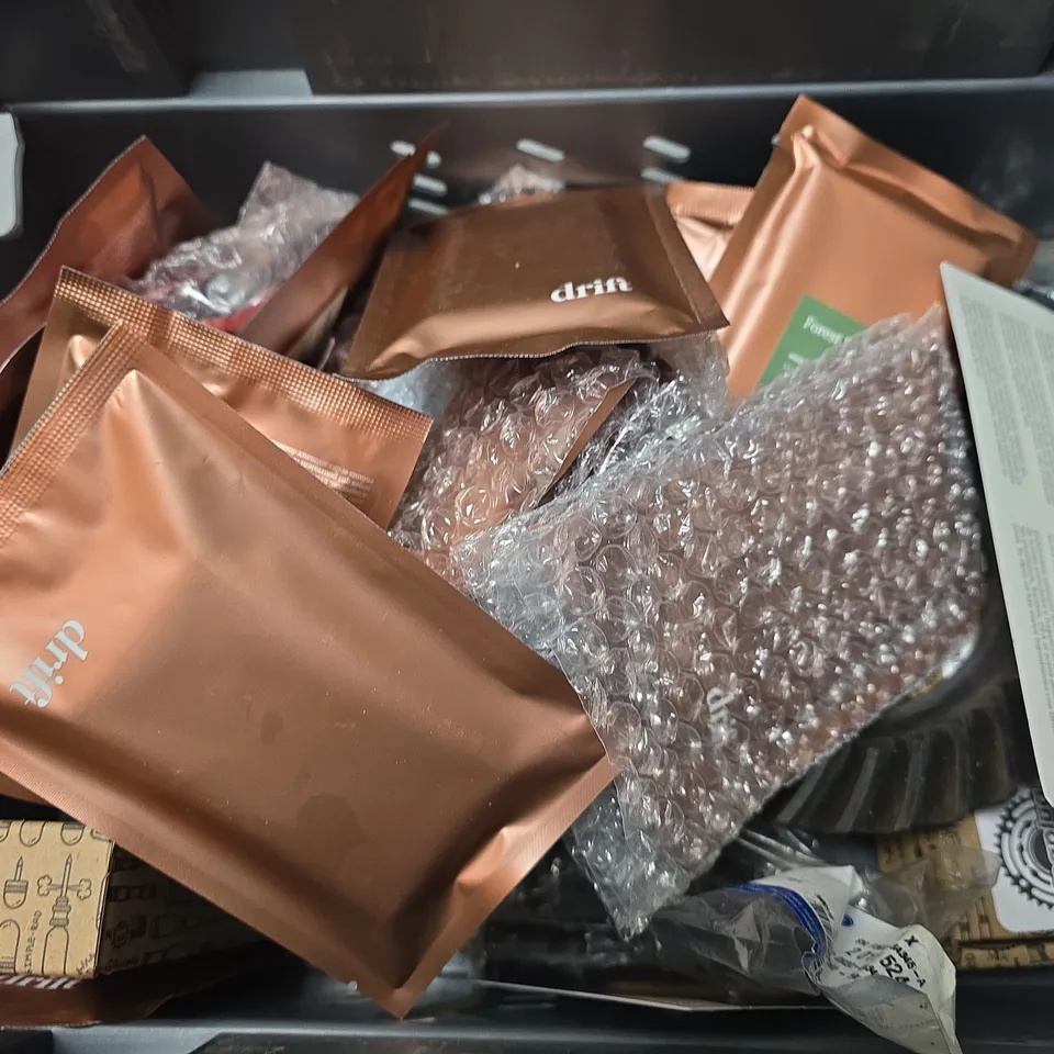 APPROXIMATELY 15 ASSORTED ITEMS TO INCLUDE - PLASTIC CLARIFY , WHEEL BALANCING WEIGHTS ETC