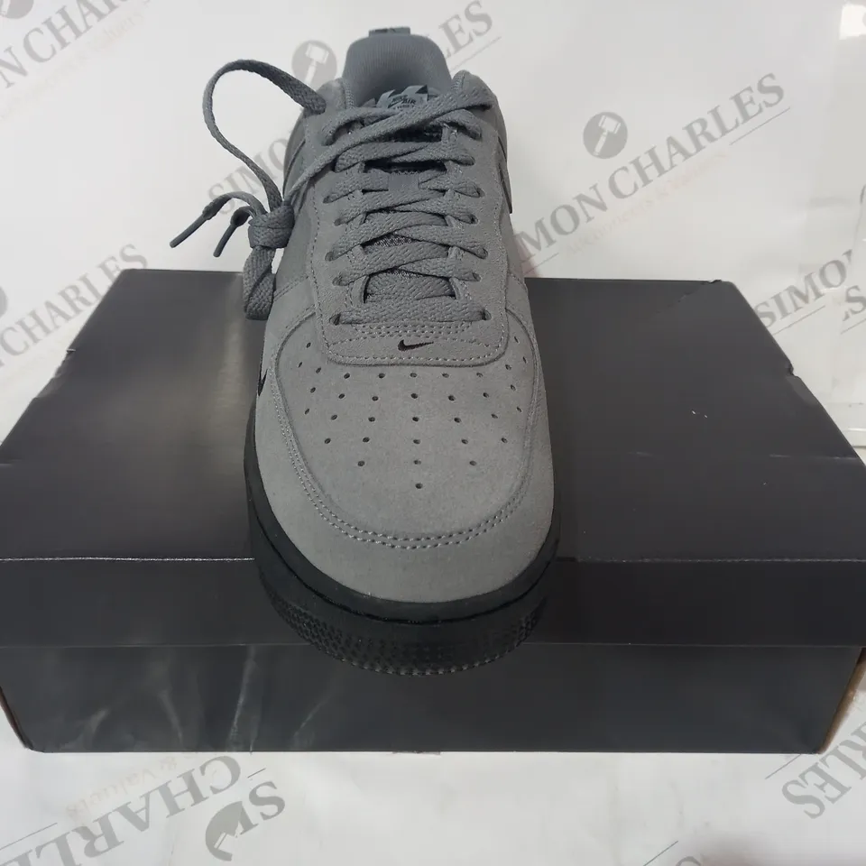 BOXED PAIR OF NIKE AIR FORCE 1 '07 LV8 SHOES IN COOL GREY UK SIZE 10