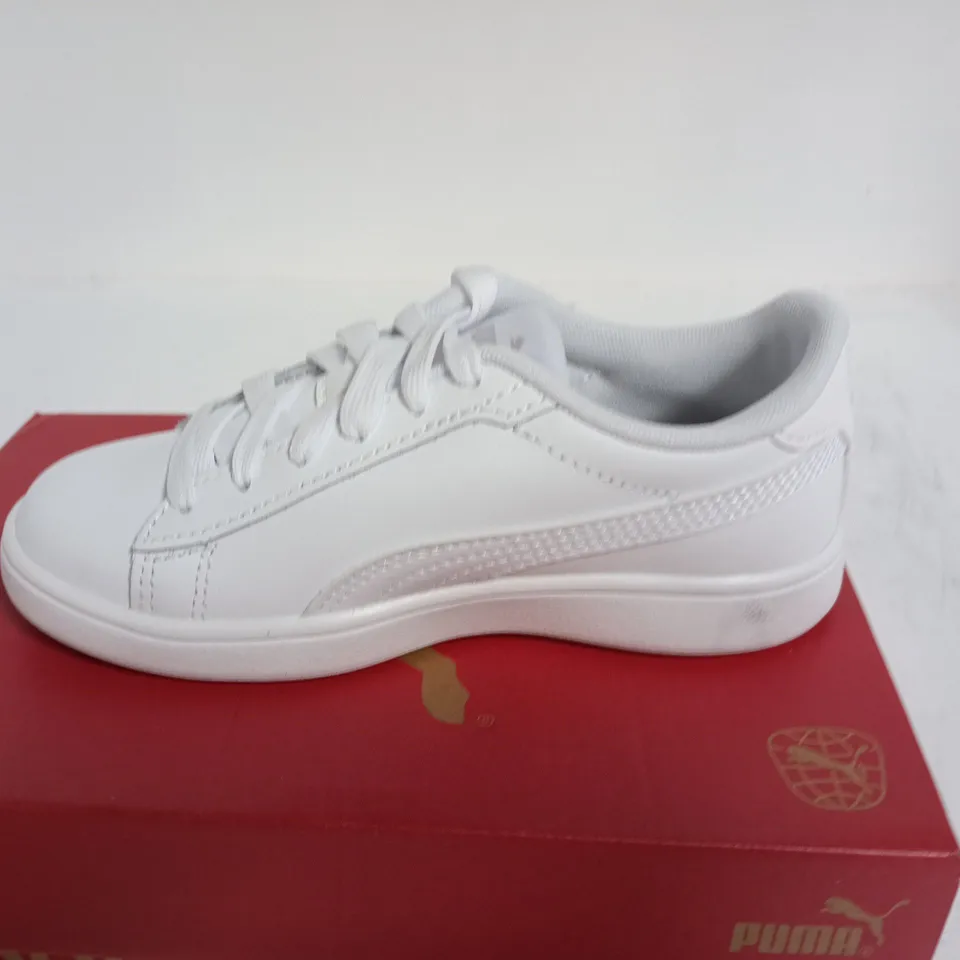 PUMA SMASH 3.0 L PS KIDS TRAINERS – UK 12, WHITE