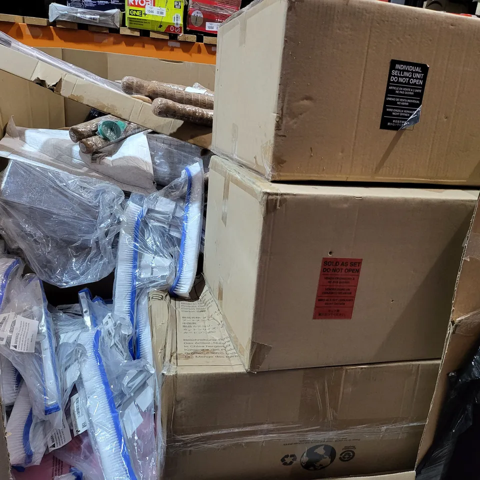 PALLET OF A SIGNIFICANT QUANTITY OF ASSORTED ITEMS TO INCLUDE METAL WIRE FRAME FOOD ORGANISER, BRUSH HEADS, COLLAPSIBLE FABRIC STORAGE BOX, MDESIGN FLAT PACK BEDSIDE TABLE, ETC