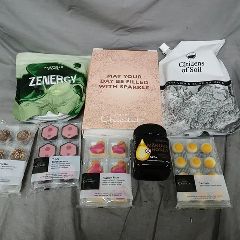 APPROXIMATELY 10 ASSORTED FOOD ITEMS TO INCLUDE HOTEL CHOCOLAT, OLIVE OIL AND BOTTLES OF POP