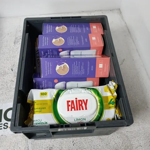 BOX CONTAINING A MIX OF APPROXIMATELY 7 ASSORTED HOUSEHOLD ITEMS INCLUDING DISHWASHER TABLETS, FLOOR CLEANER, GLASS FEEDING BOTTLE ETC.