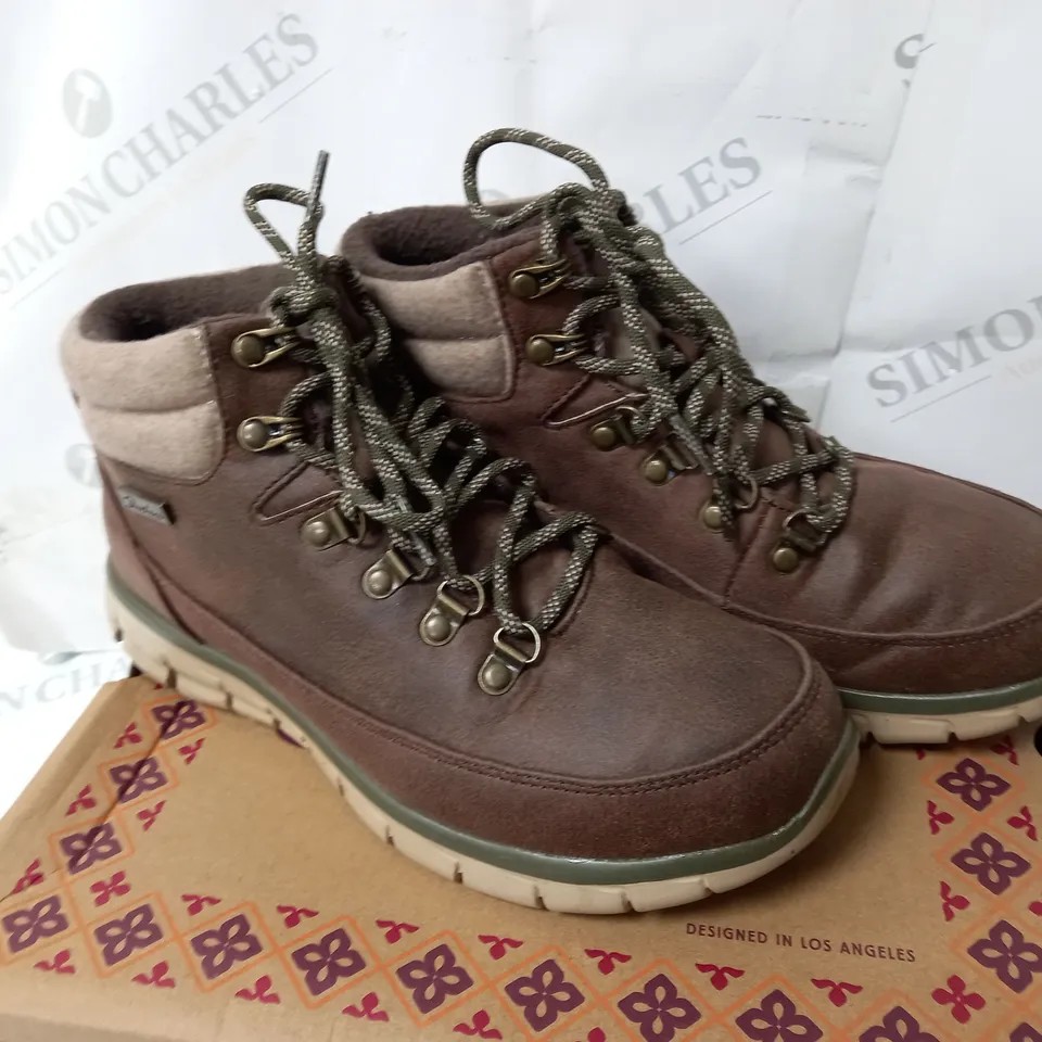 SKECHERS WARM BOOTS-BROWN SIZE 4.5