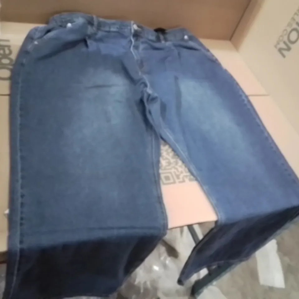BOXED BRAND NEW APPROXIMATELY 12 SIMPLY BE MID BLUE PLEAT DETAIL JEANS SIZE 24L