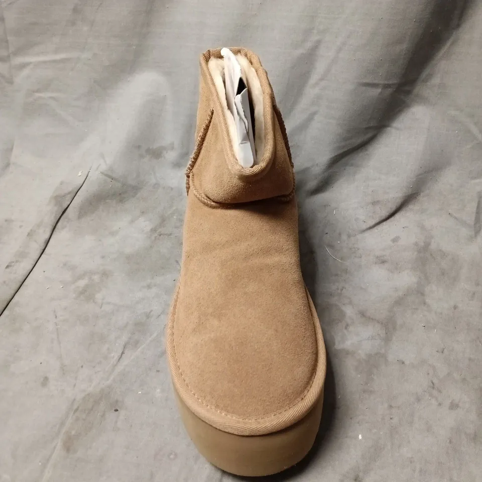 UGG TAN SUEDE ANKLE BOOTS WITH SHEARLING LINING SIZE 37