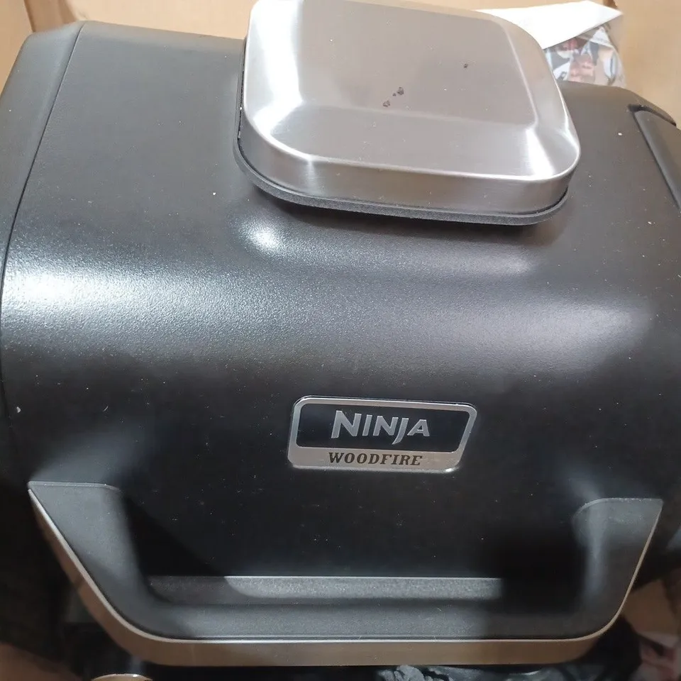 BOXED NINJA WOODFIRE ELECTRIC BBQ GRILL & SMOKER OG701UKQ