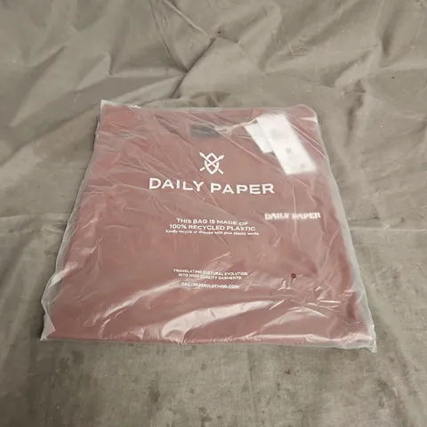 BAGGED DAILY PAPER CRAFT TSHIRT IN BORDEAUX WASH SIZE L