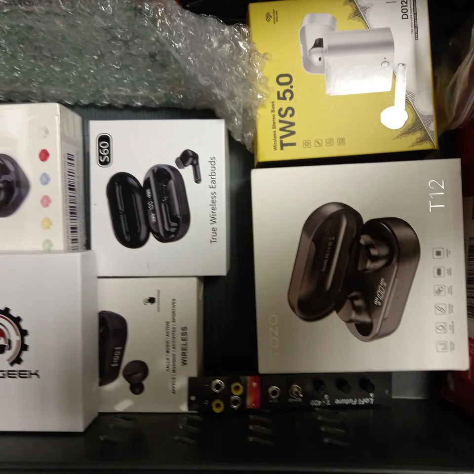 LOT OF APPROXIMATELY 14 ELECTRICAL ITEMS, TO INCLUDE EARBUDS, HEADSET, MOTHERBOARD, ETC