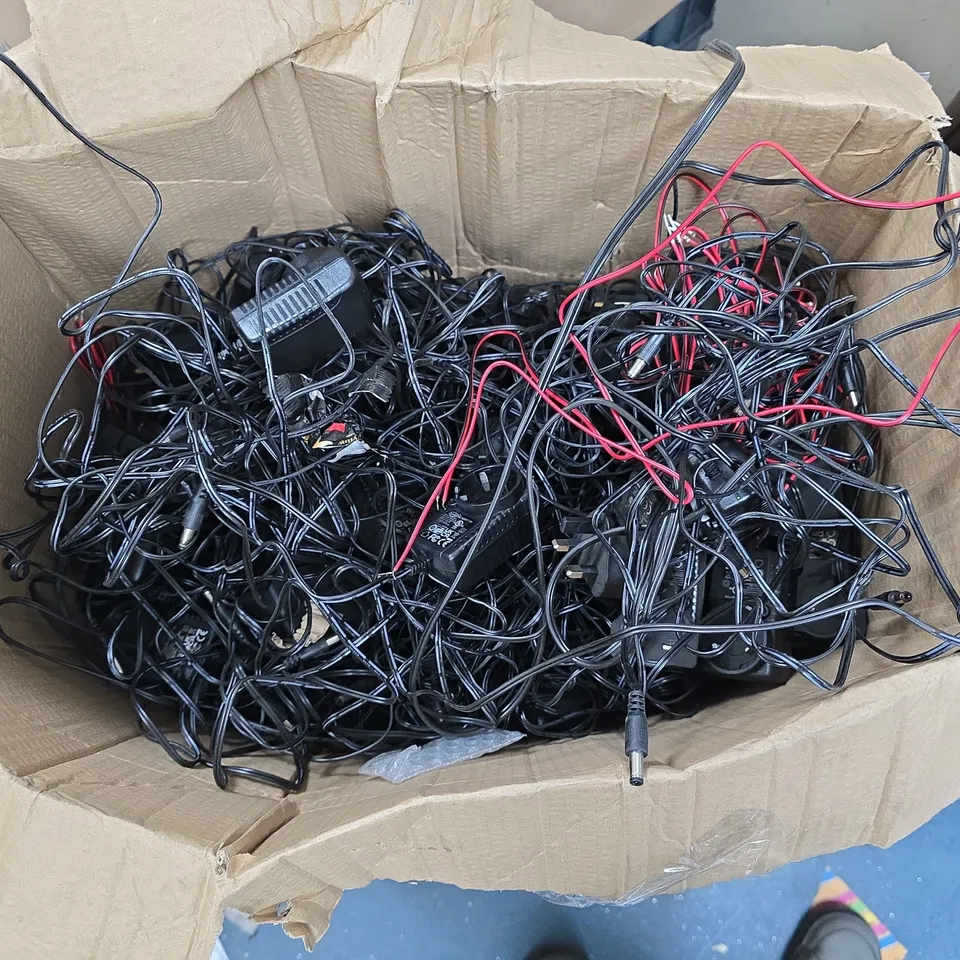 LARGE QUANTITY OF ASSORTED CABLES TO INCLUDE POWER SUPPLIES, SPEAKER CABLE AND KETTLE LEAD
