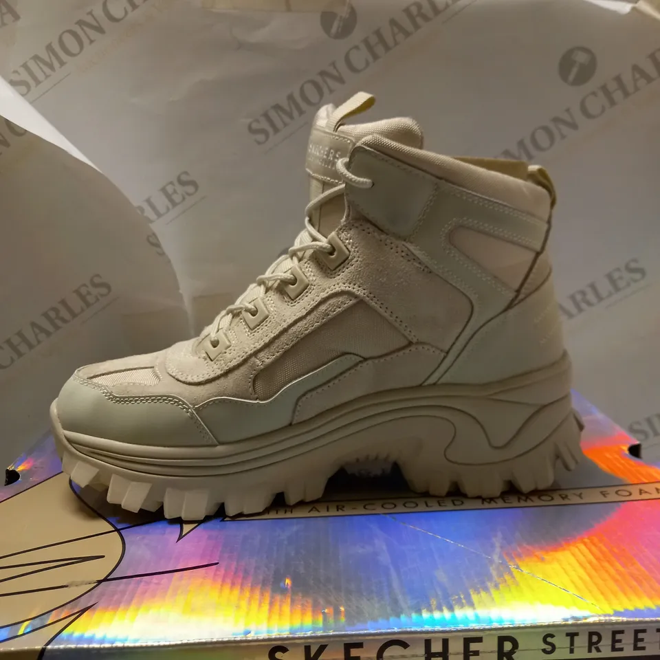 SKECHERS OFF WHITE STRETCH TRAINERS - SIZE 6