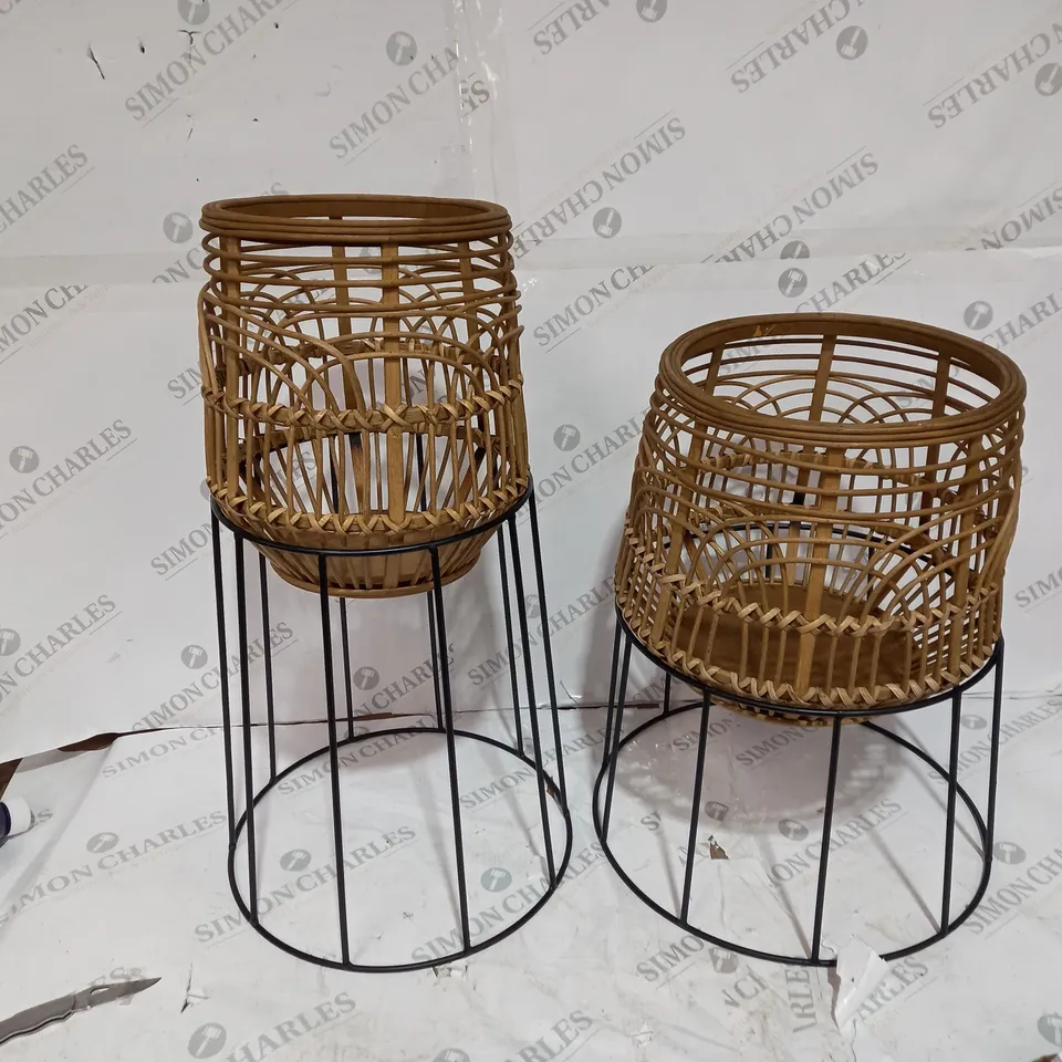 SET OF 2 GARDEN PLANTERS