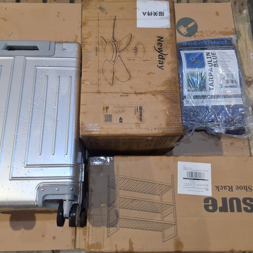 LARGE PALLET OF ASSORTED HOUSEHOLD ITEMS TO INCLUDE NEW DAY LIGHT, HARD SHELLED LUGGAGE AND BAMBOO SHOE RACK