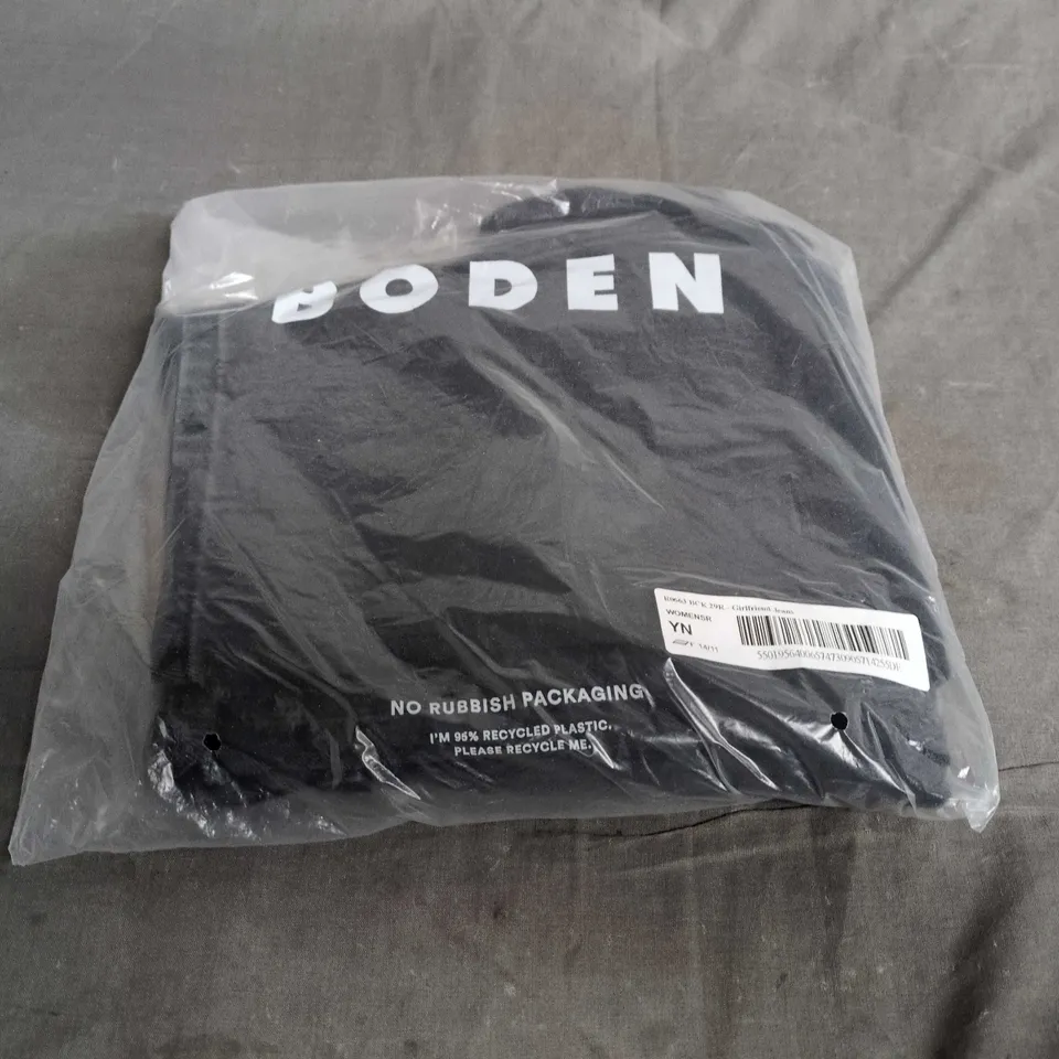 WOMEN'S GIRLFRIEND JEANS – BLACK, UK 10 (29R)