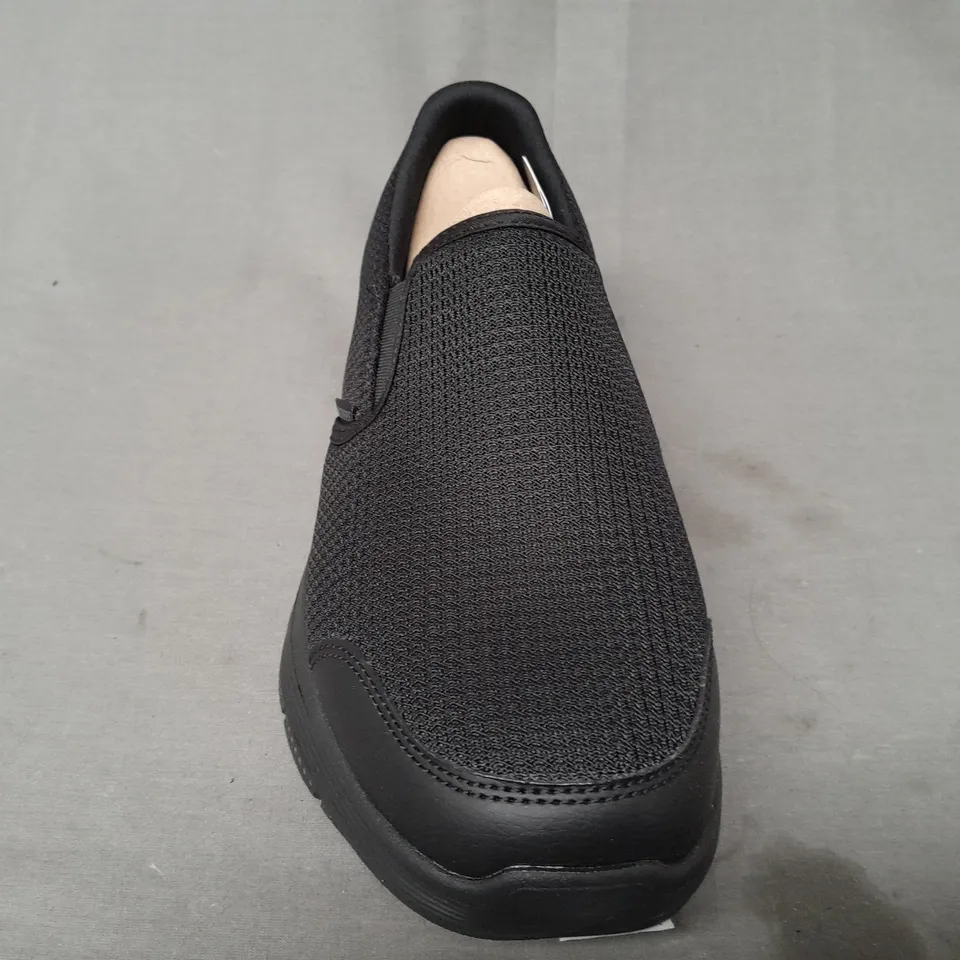 BOXED PAIR OF SKECHERS SLIP-ON SHOES IN BLACK UK SIZE 8