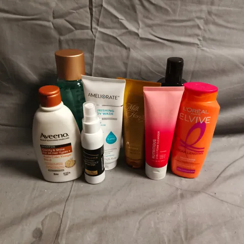 APPROXIMATEY 20 ASSORTED HEALTH AND BEAUTY PRODUCTS TO INCLUDE - L'OREAL ELVIVE RESTORING SHAMPOO - ORIFLME MILK & HONEY SUGAR SCRUB - ESTEE LAUDER NUTRITIOUS FOAM CLEANER - ETC