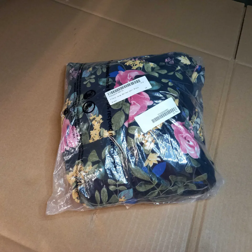 PACKAGED BOOHOO BLACK FLORAL WRAP BELTED MAXI DRESS - SIZE 18