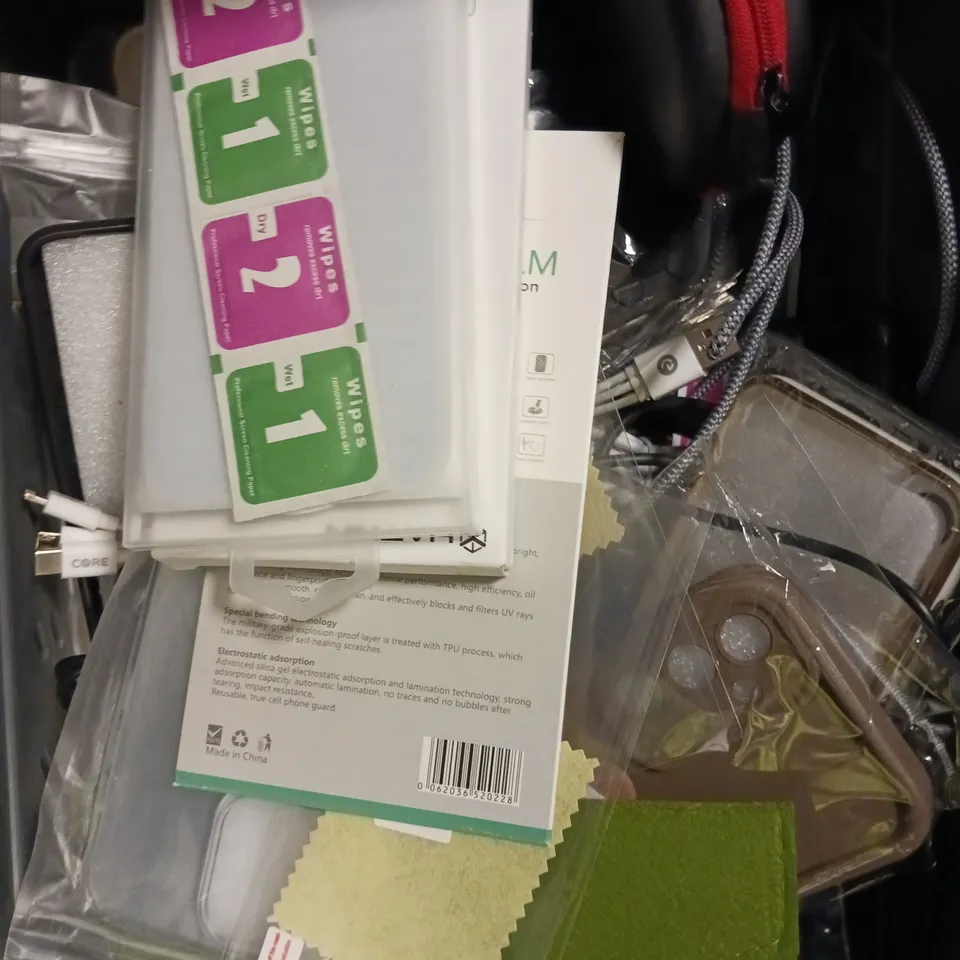 APPROXIMATELY 25 ASSORTED SMARTPHONE ACCESSORIES TO INCLUDE PROTECTIVE CASES, CHARGING CABLES, SCREEN PROTECTORS ETC 