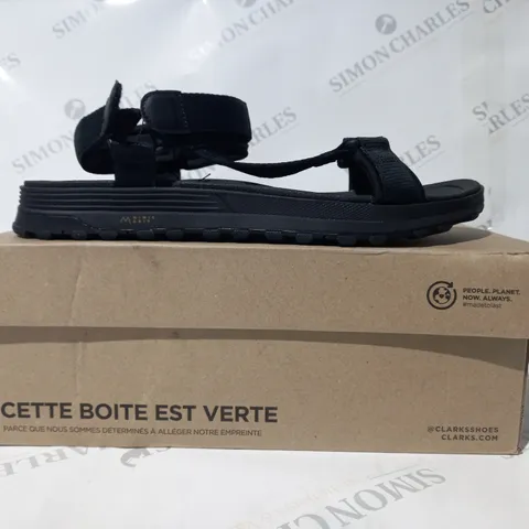 BOXED PAIR OF CLARKS ATL TREK SANDALS IN BLACK UK SIZE 12