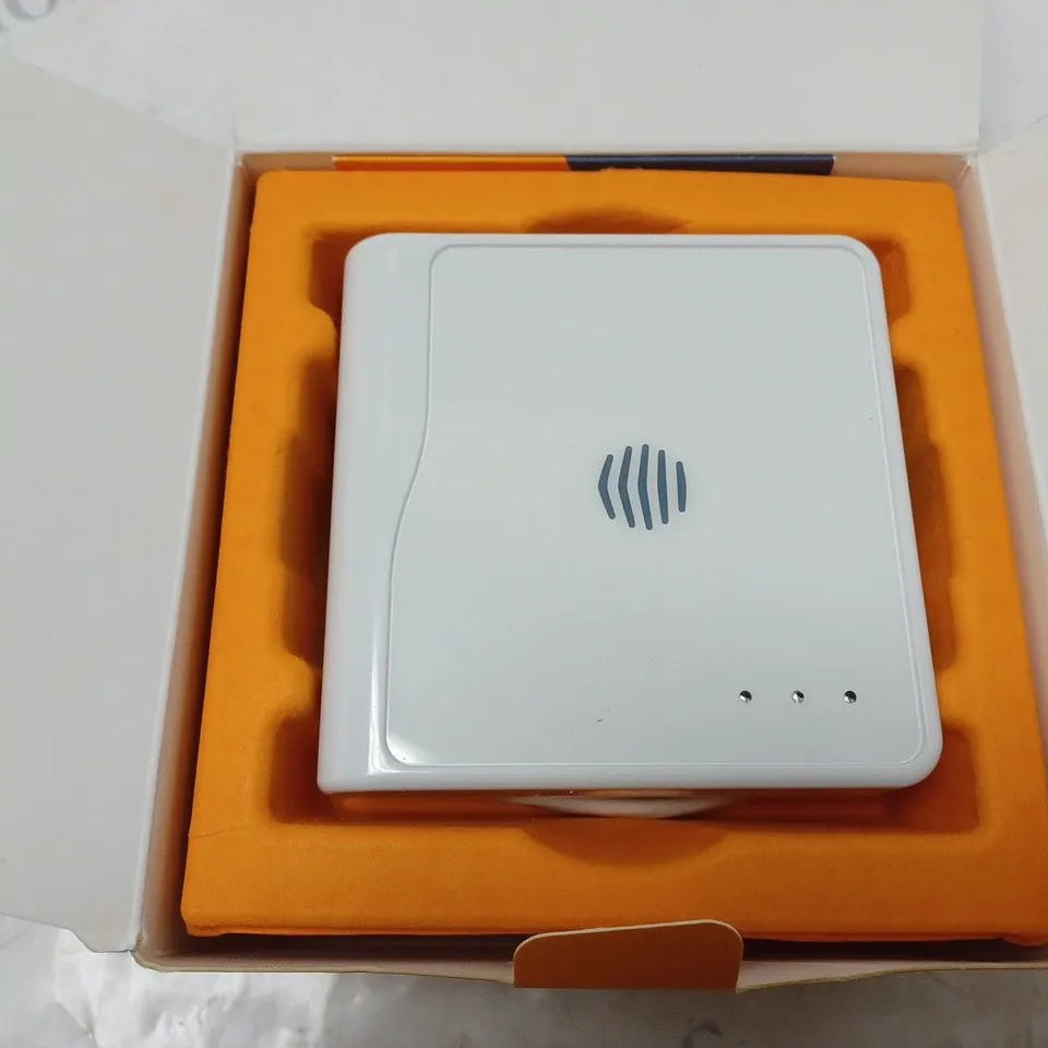 BOXED HIVE HUB